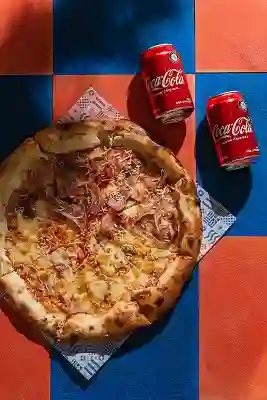 Pizza Mitad- Mitad + 2 Coca-Cola