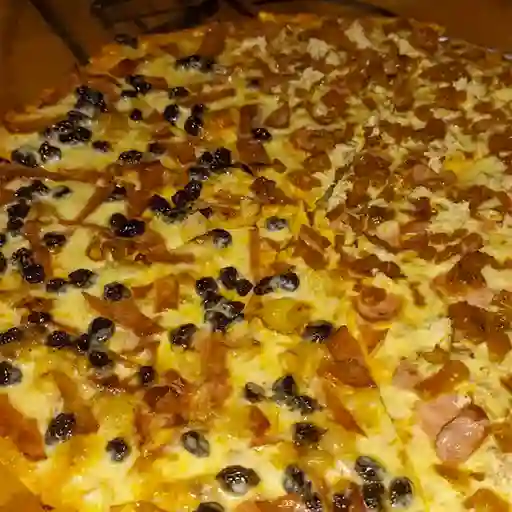 Pizza Tocineta y Uvas Pasas Personal