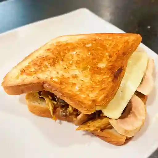 Sándwich Pollo con Queso