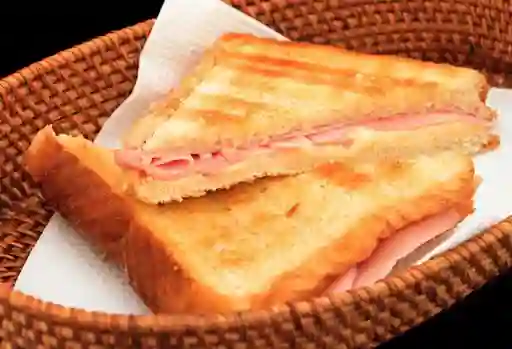 Sándwich Jamón y Queso