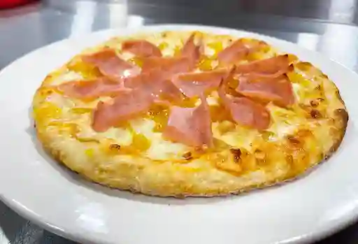 Combo Pizza Mediana + Gaseosa 1.5 Ml