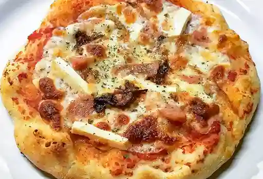 Pizza Personal Pollo y Pesto