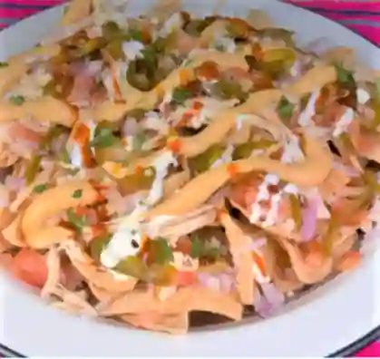 Nachos con Chicharrón en Salsa Verde