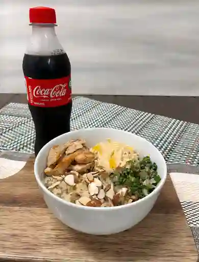 Bowl de Pollo Arabe con Coca Cola