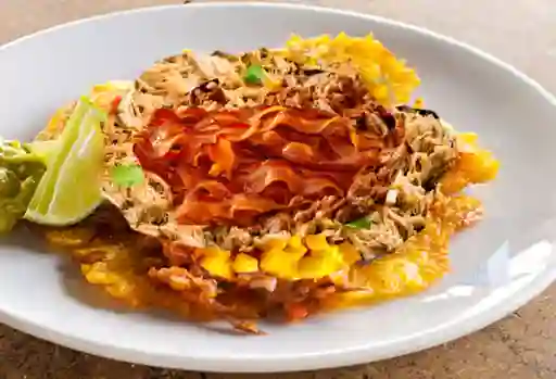 Patacón Pollo y Tocineta