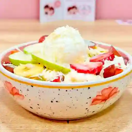 Ensalada de Frutas con Helado Vainilla