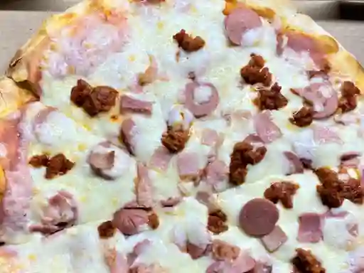 Pizza de Carnes Frías