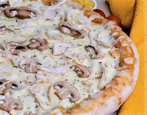 Pizza de Pollo con Champiñones