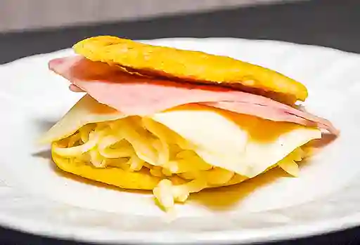 Arepa con Jamón y Queso