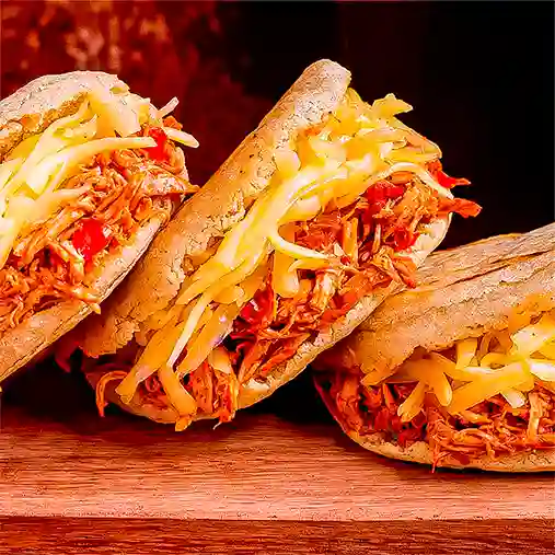 Arepa con Pollo y Carne