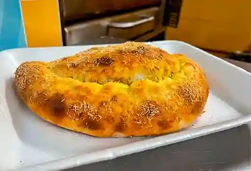 Calzone Queso Pepperoni