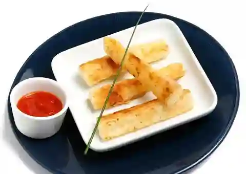 Yucas Fritas con Salsa