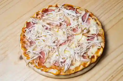 Pizza Jamón Pollo y Queso