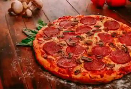 Pizza Salami con Cabano y Queso