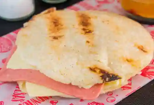 Arepa Queso y Jamón