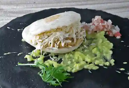 Arepa de Pollo Mechado