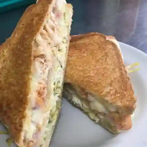 Sándwich Pollo y Queso