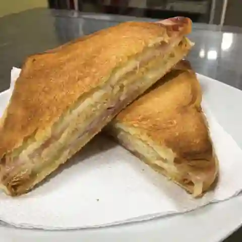 Sándwich Jamón y Mortadela