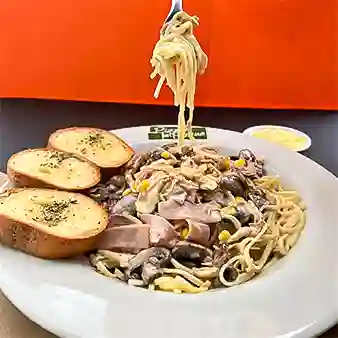 Spaguetti Pollo Champiñón