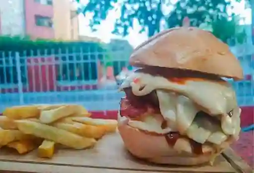 Hamburguesa Doble Carne Tocineta + Papas