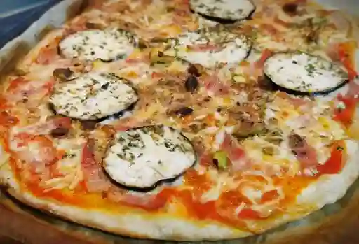 Pizza Pequeña de Berenjena con Carne