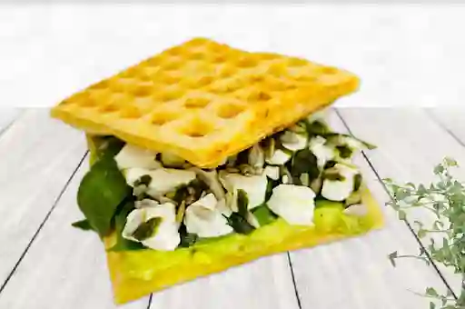 Feta y Guacamole Waffle Sándwich