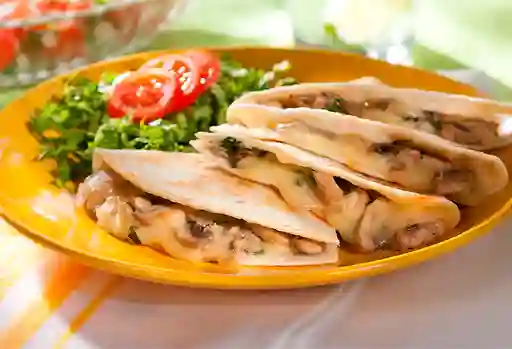 Quesadilla de Pollo con Champiñones