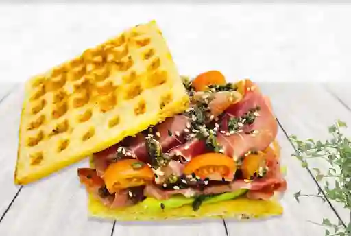 Jamón Serrano y Aguacate Waffle Sandwich
