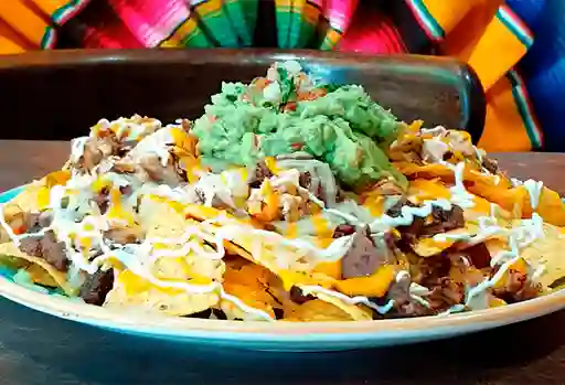 Nachos con Chicharrón