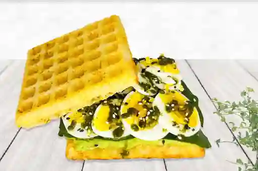 Huevo y Guacamole Waffle Sandwich