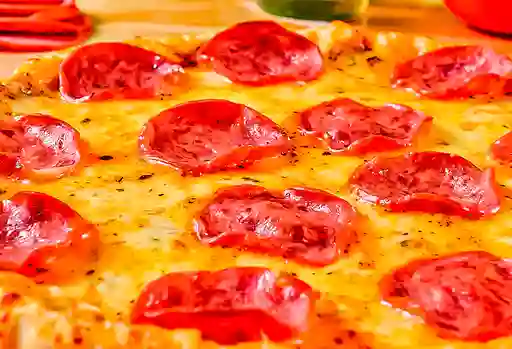 Pizza Salami Mega Familiar