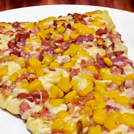 Pizza con Maíz Tocineta