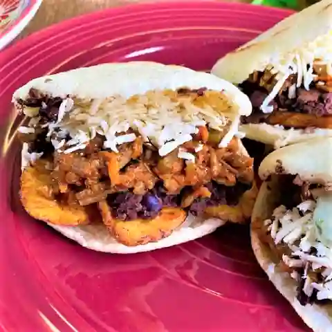 Arepa con Todo