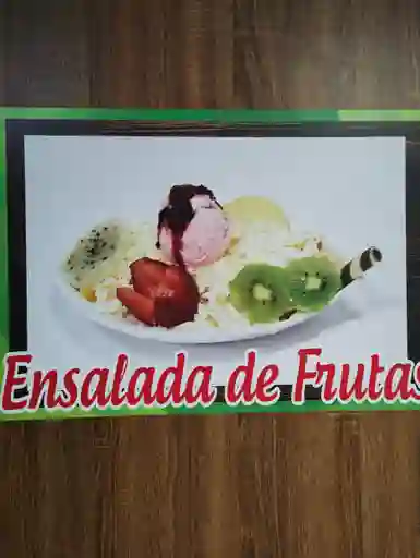 Ensalada con Helado Grande