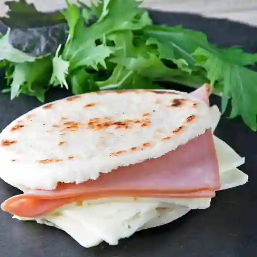 Arepa Jamón y Queso