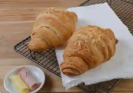 Croissant de Jamon y Queso