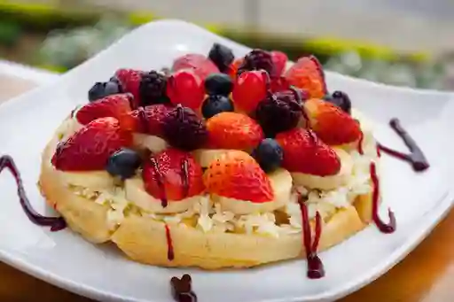 Waffle con Helado y Fruta