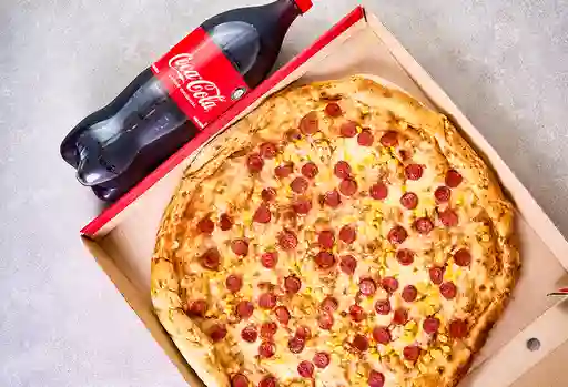 Pizza Familiar y Coca-Cola Original 1.5 l