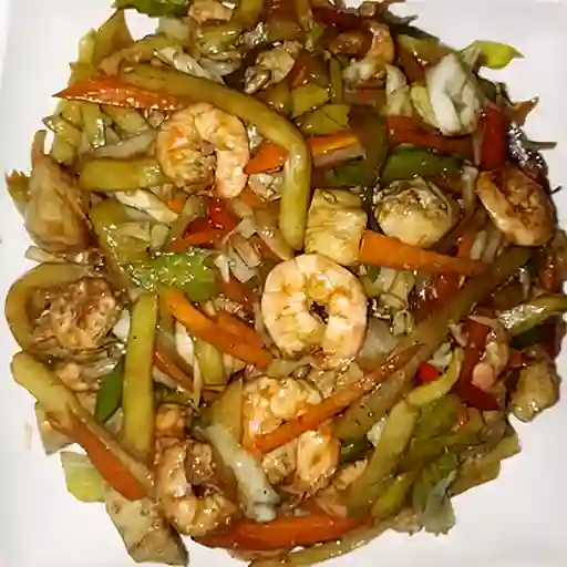 Chop Suey con Camarón y Pollo