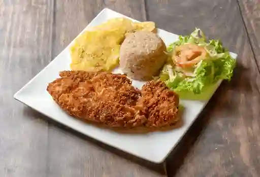 Filete de Pescado con Salsa de Camarones