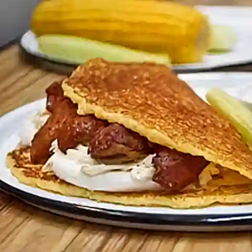 Cachapa con Chicharrón