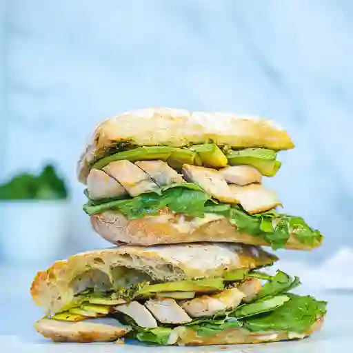 Sándwich de Pollo Aguacate Pesto