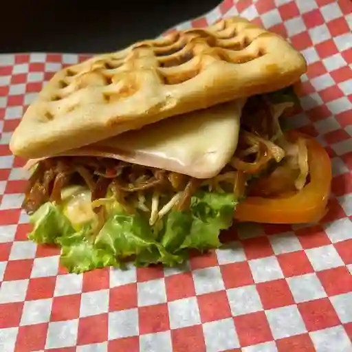 Sándwich Waffle de Carne