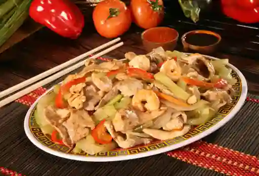 Chop Suey de Pollo y Camarón