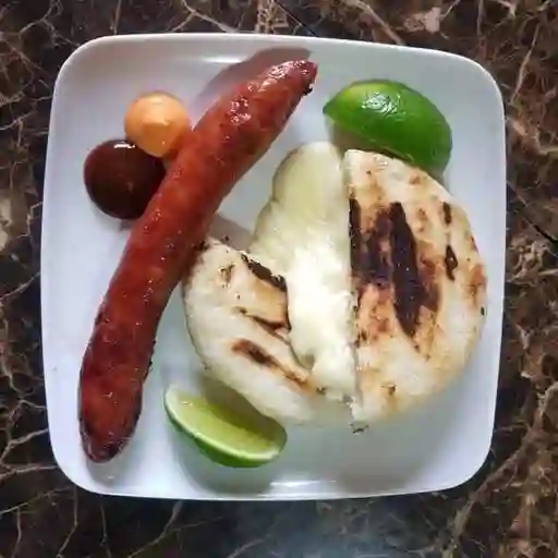 Chorizo Santarrosano con Arepa Doble Queso