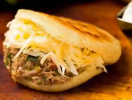 Arepa Carne y Pollo