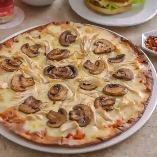 Pizza Pollo con Champiñón