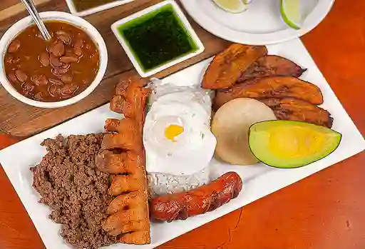 Bandeja Paisa + Bebida