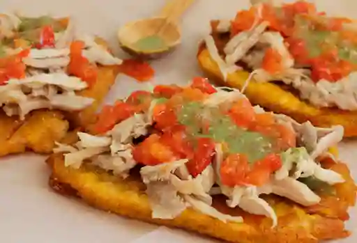 Patacón con Pollo Desmechado