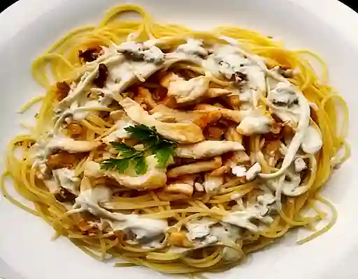 Espagueti Pollo Champiñones